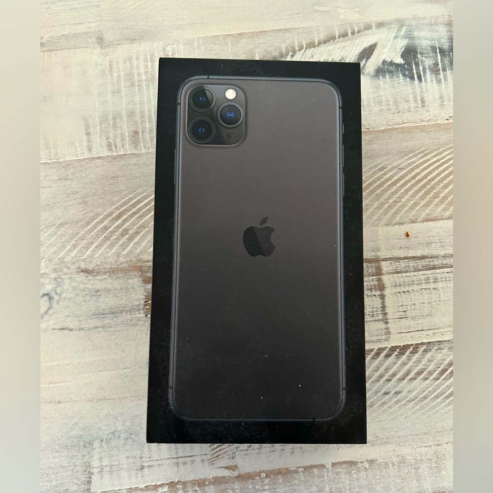 Empty IPhone 11 box